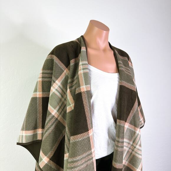 Woolrich Tartan Plaid Reversible Microfleece Blanket Cape Shawl Poncho Brown OS - Picture 4 of 10